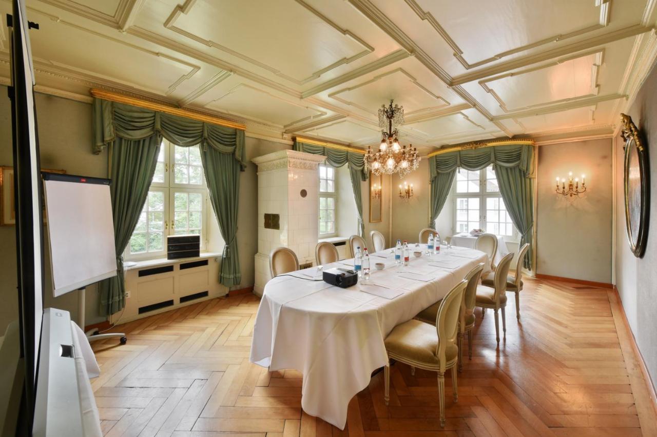 Hotel Im Schlosspark Binningen Exteriör bild