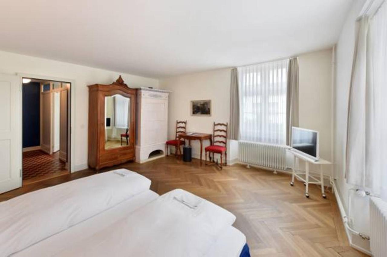 Hotel Im Schlosspark Binningen Rum bild
