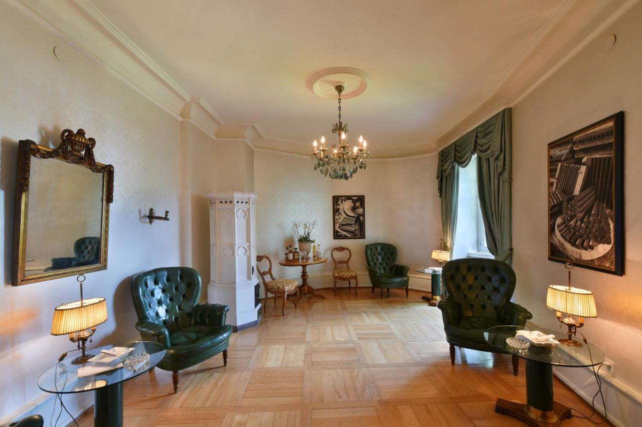 Hotel Im Schlosspark Binningen Exteriör bild
