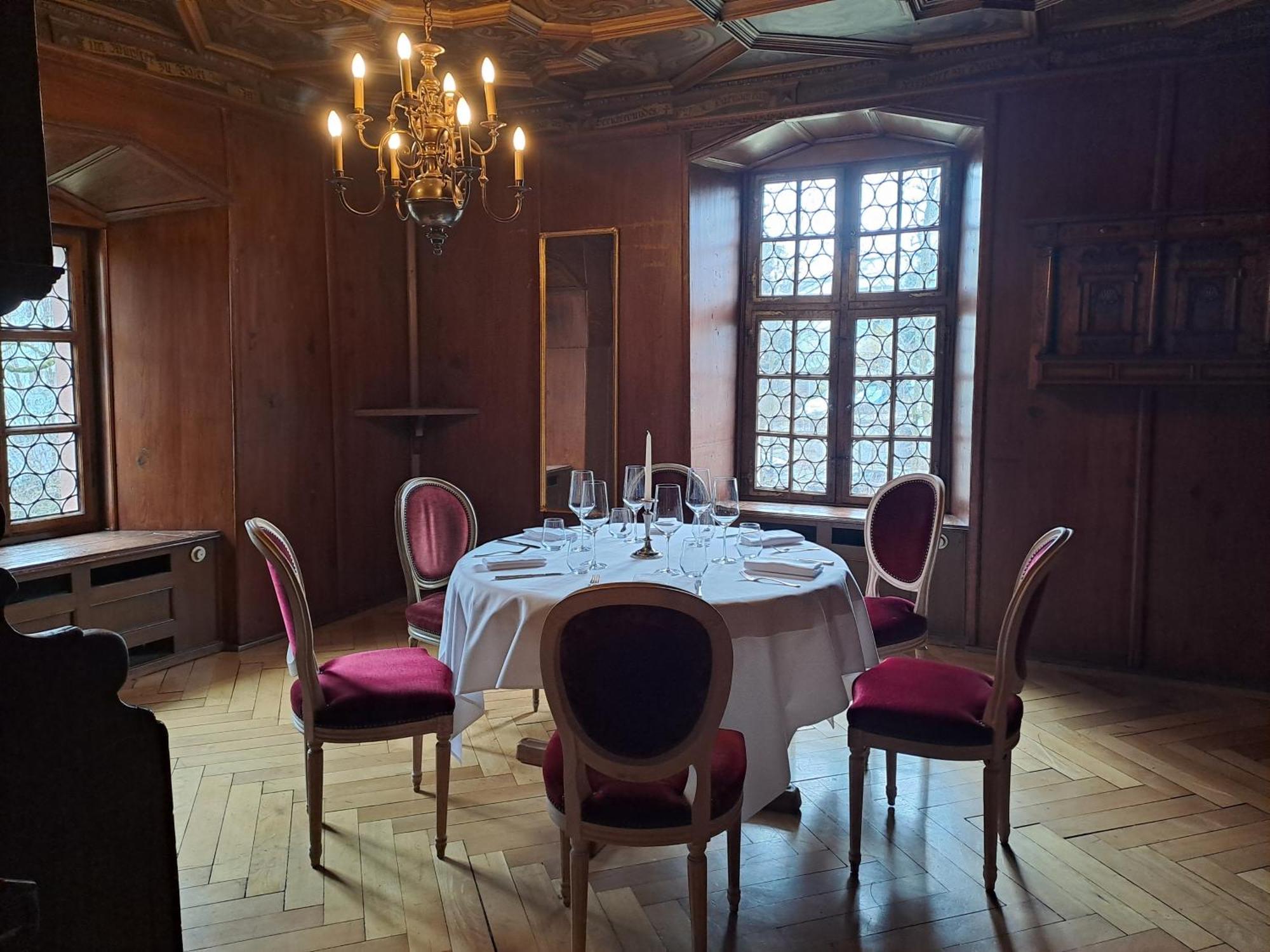 Hotel Im Schlosspark Binningen Exteriör bild
