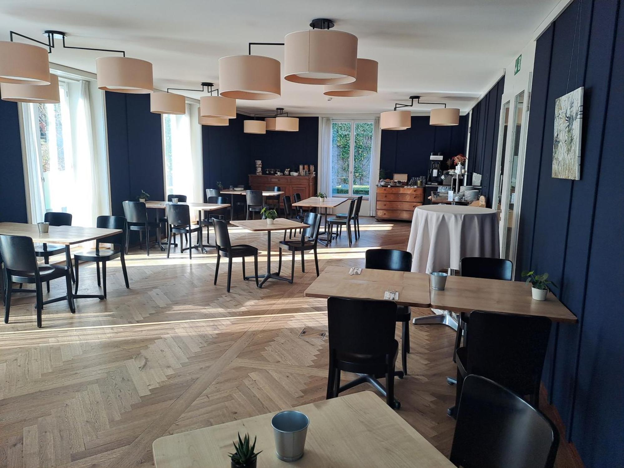 Hotel Im Schlosspark Binningen Exteriör bild