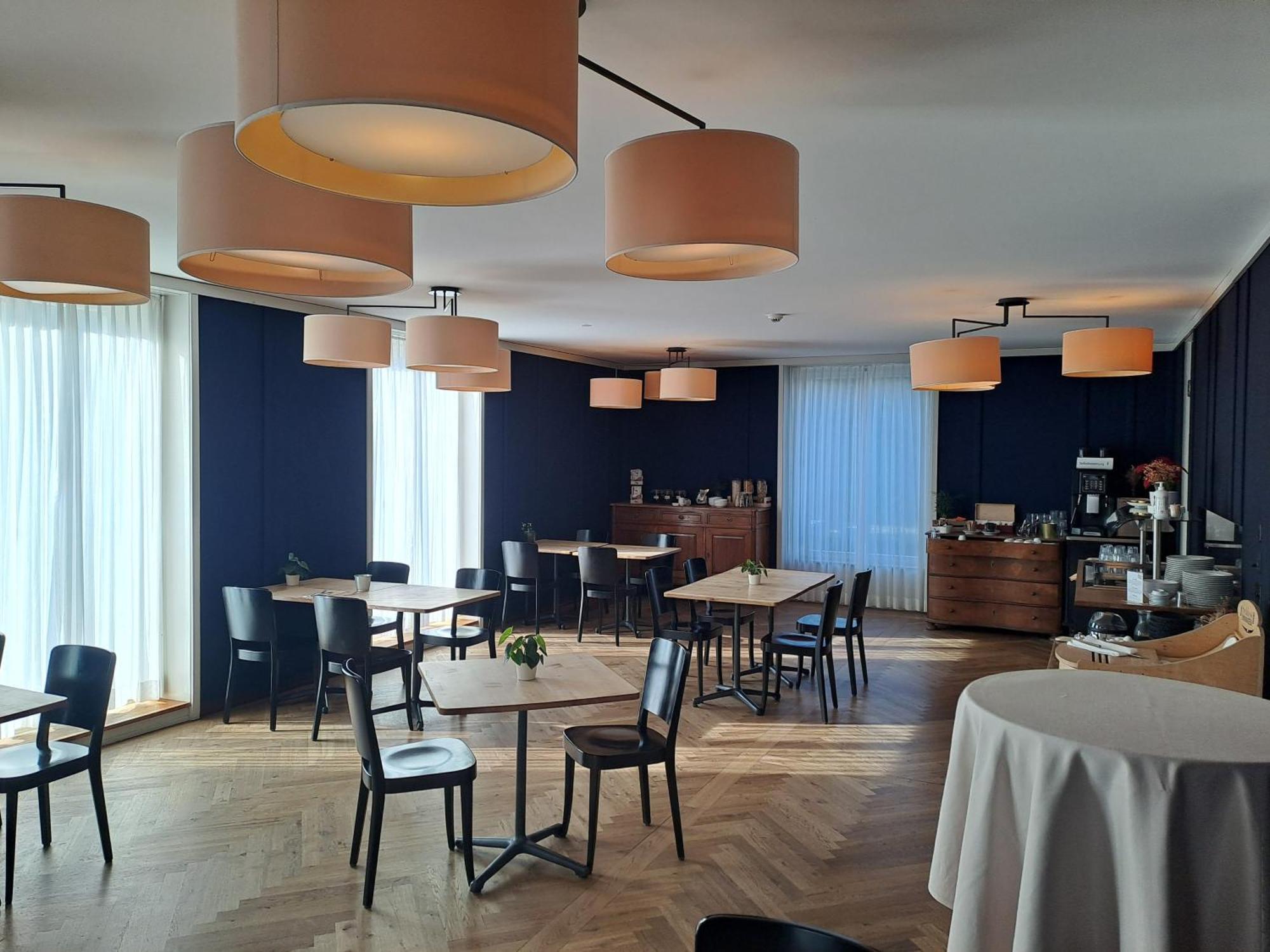 Hotel Im Schlosspark Binningen Exteriör bild