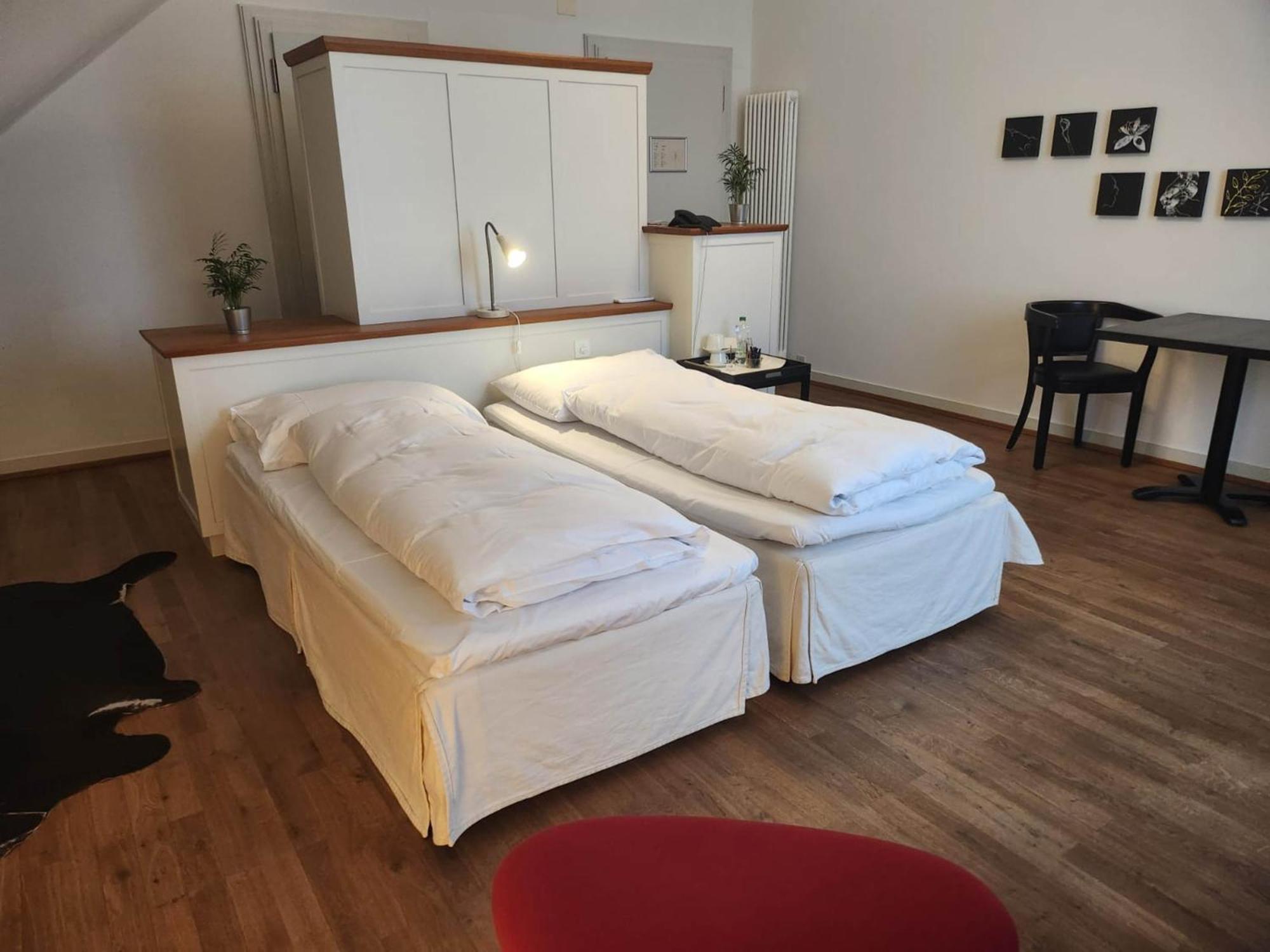 Hotel Im Schlosspark Binningen Exteriör bild