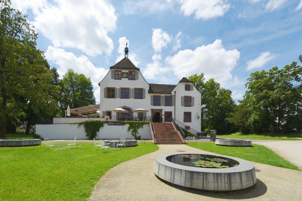 Hotel Im Schlosspark Binningen Exteriör bild