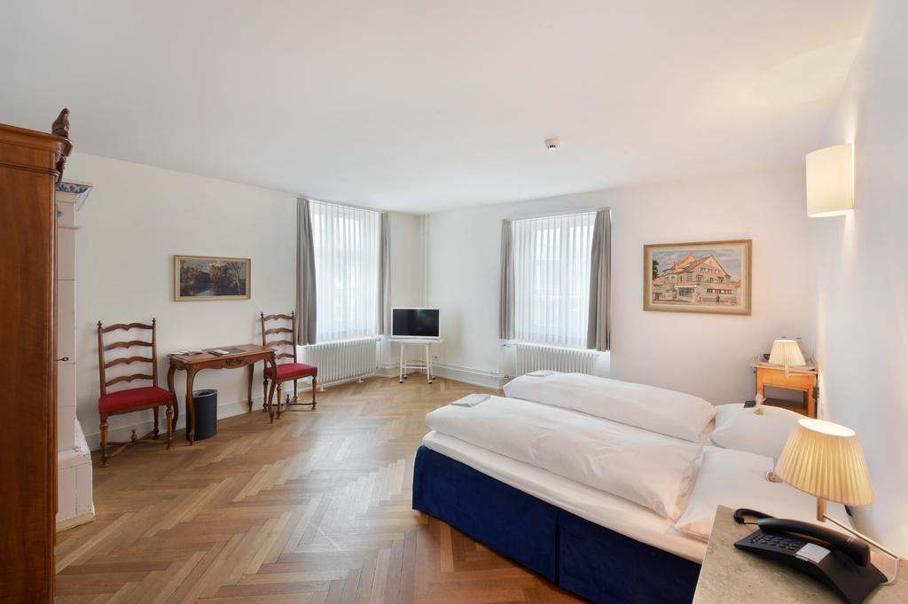 Hotel Im Schlosspark Binningen Exteriör bild