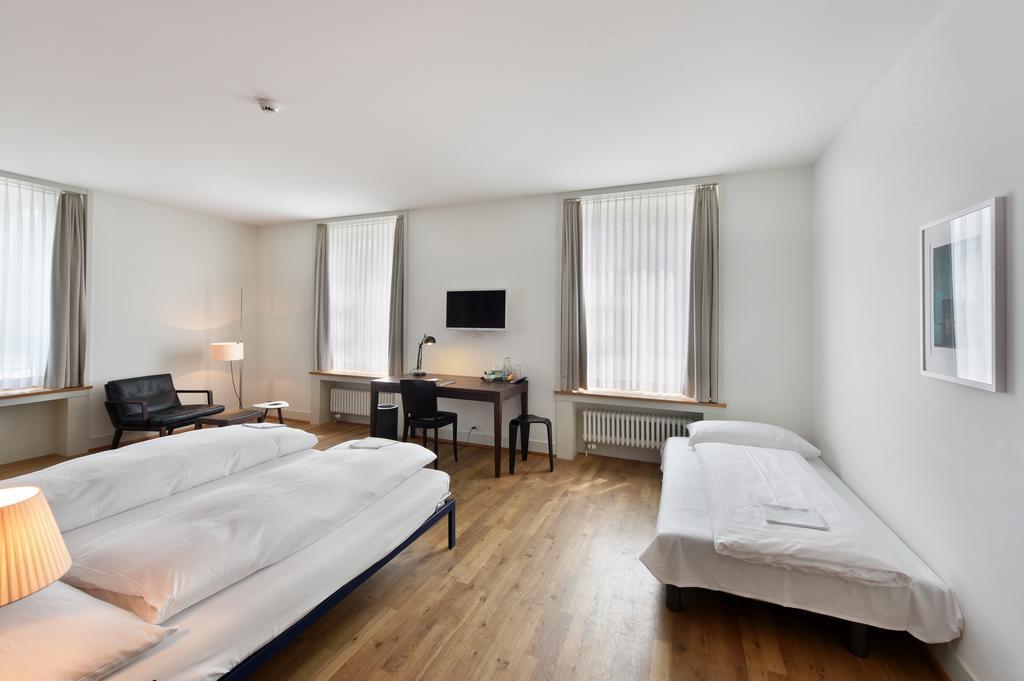 Hotel Im Schlosspark Binningen Exteriör bild
